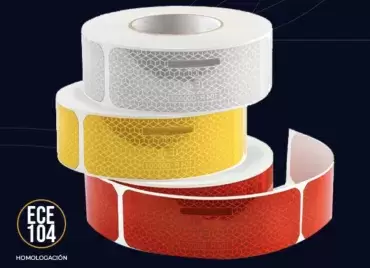 Cinta reflectante V 23 Amarilla discontinua larga Oralite VC 104 por metros homologada para camiones y vehículos de grandes dimensiones.